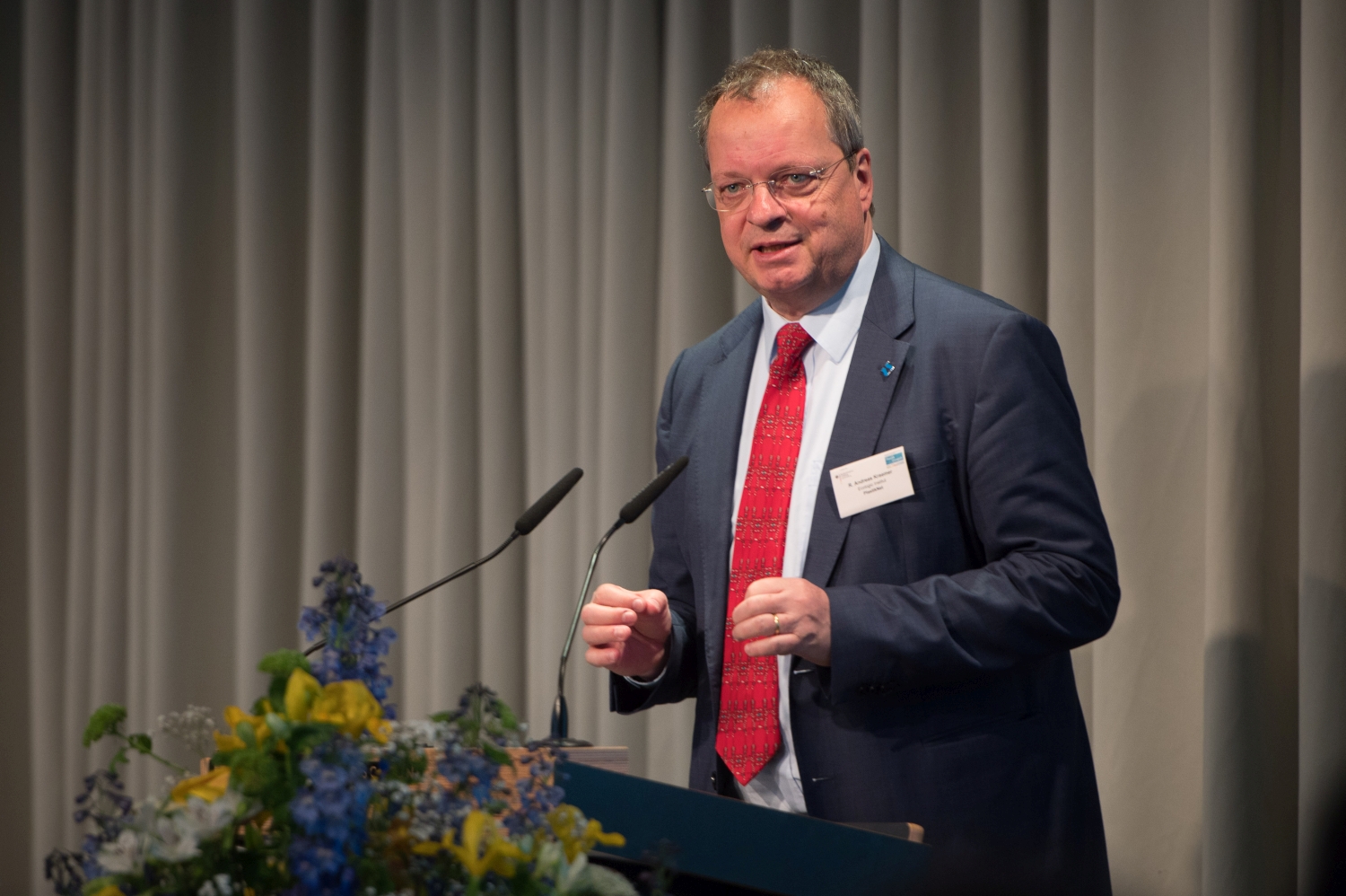 R. Andreas Kraemer vom Ecologic Institut führte als Moderator durch die Veranstaltung